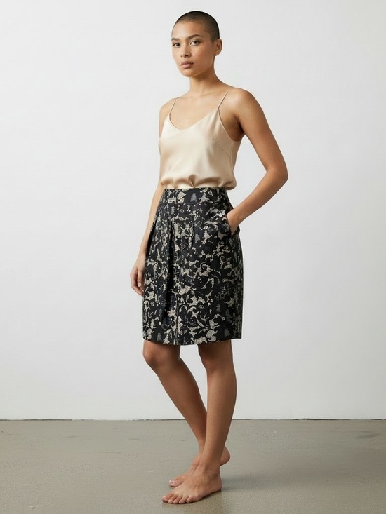 Banana Republic Dresses & Skirts - Banana Republic 100 % Silk Skirt Black & Tan Lace Print Lined